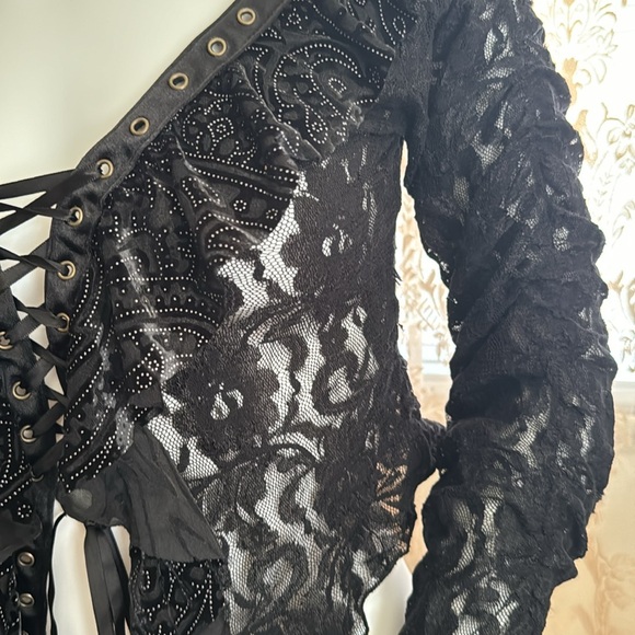 lace blouse - Picture 2 of 3